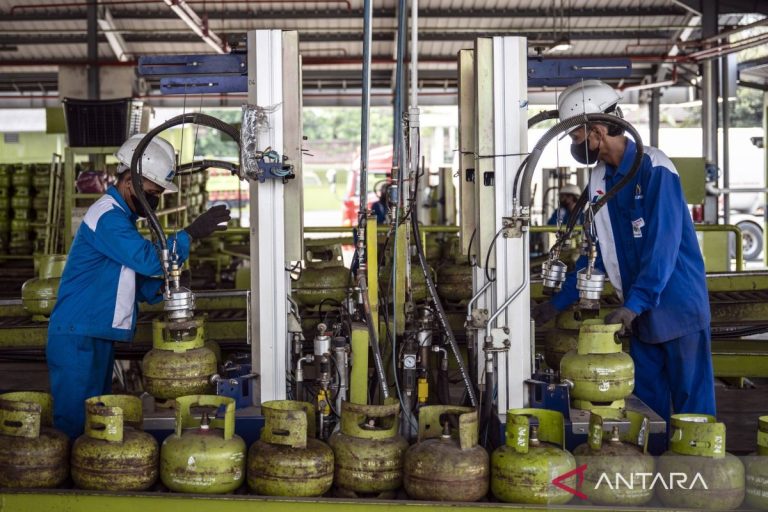 realisasi-penyaluran-gas-elpiji-tiga-kilogram-bersubsidi-2851332