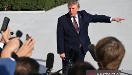AA-20261002-42637838-42637836-US_PRESIDENT_TRUMP_SPEAKS_TO_MEDIA_BEFORE_BOARDING_MARINE_ONE