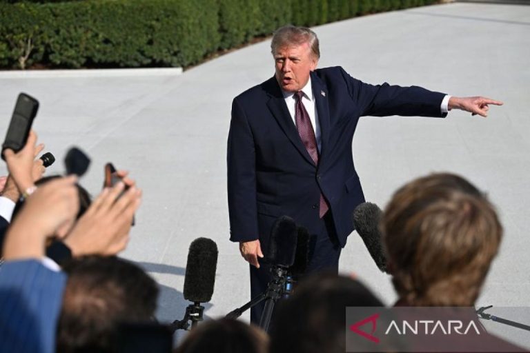 AA-20261002-42637838-42637836-US_PRESIDENT_TRUMP_SPEAKS_TO_MEDIA_BEFORE_BOARDING_MARINE_ONE