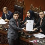 dpr-setujui-ruu-polri-jadi-undang-undang-090626-dr-03
