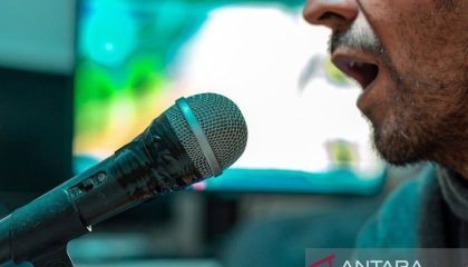 microphone-4547637_1280