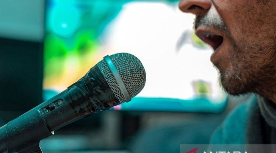 microphone-4547637_1280