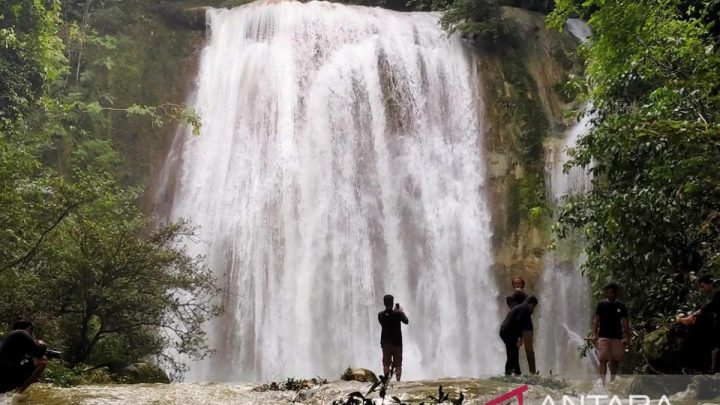 Facing Challenges: Kaltim jaga ekosistem Air Terjun Lingkacan sebagai warisan geologi