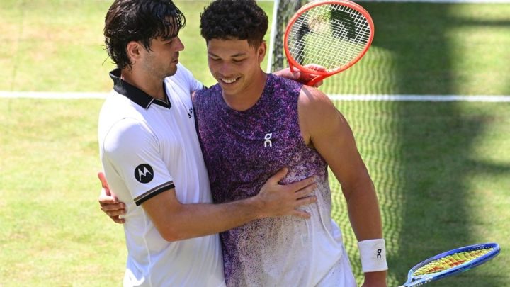 Fritz kalahkan Shelton untuk tantang Zverev di semifinal Halle