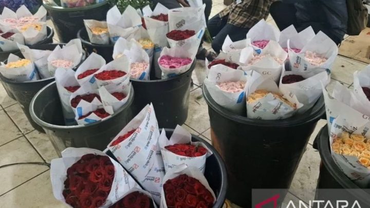 New Policy: Harga komoditas bunga mawar di Pasar Rawa Belong melonjak tajam
