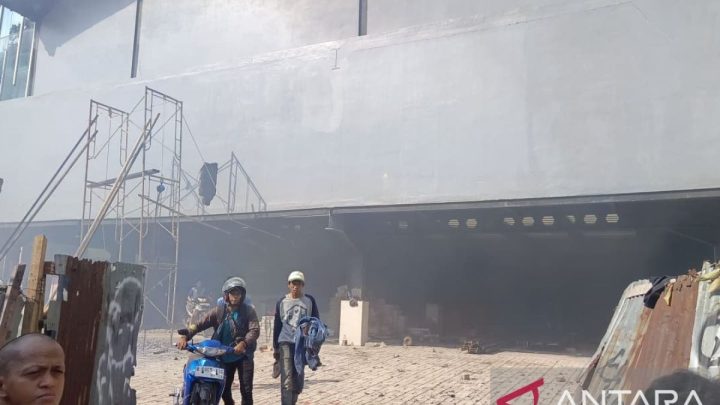 What Happened During: Bangunan di Kebon Jeruk terbakar saat proses pembangunan
