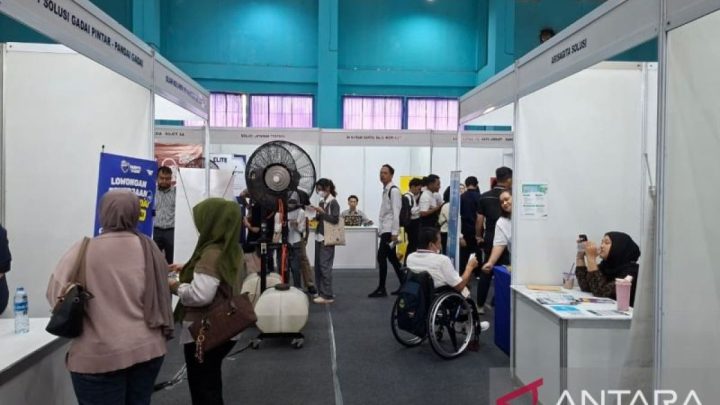Facing Challenges: Pemkot Jakbar gelar wawancara bursa kerja, gandeng 19 perusahaan