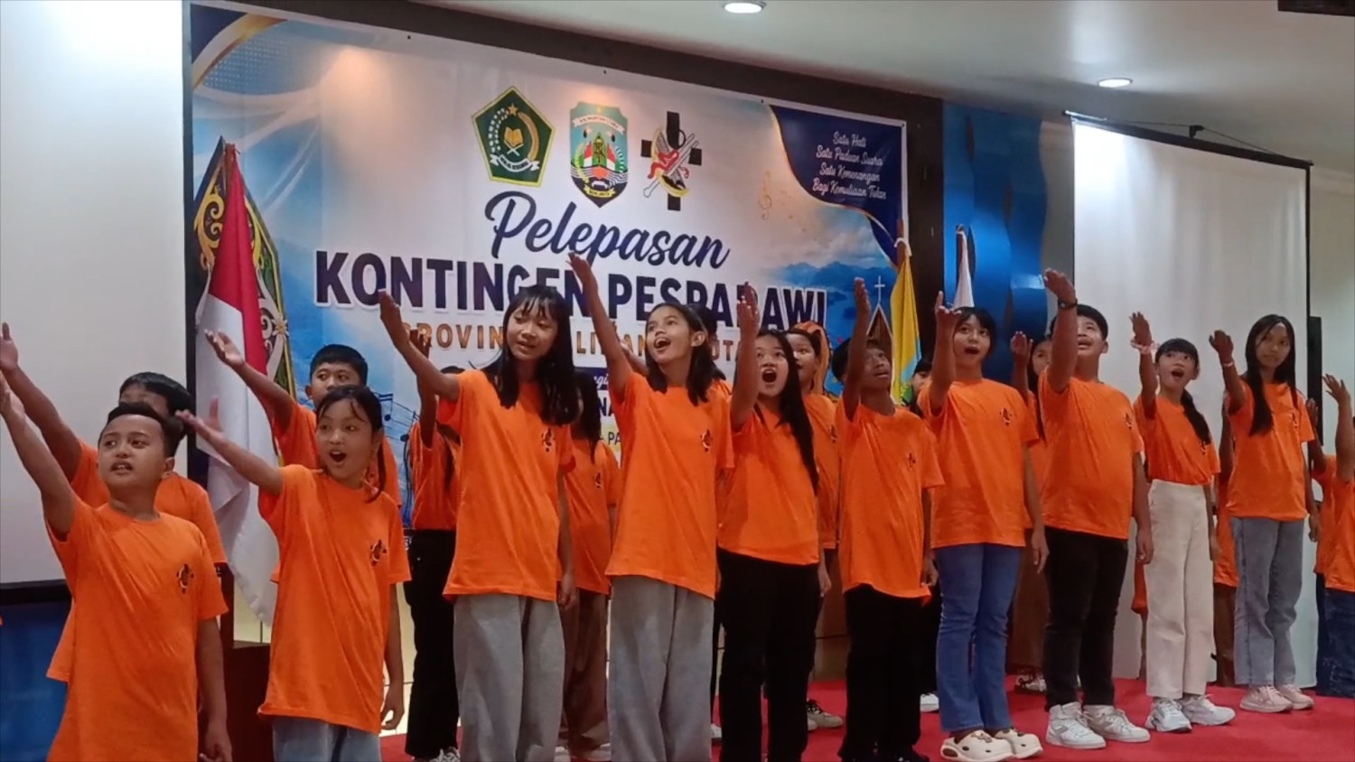 KONTINGEN-PESPARAWI-BERTOLAK-KE-MANOKWARI-KENALKAN-BUDAYA-KALTARA