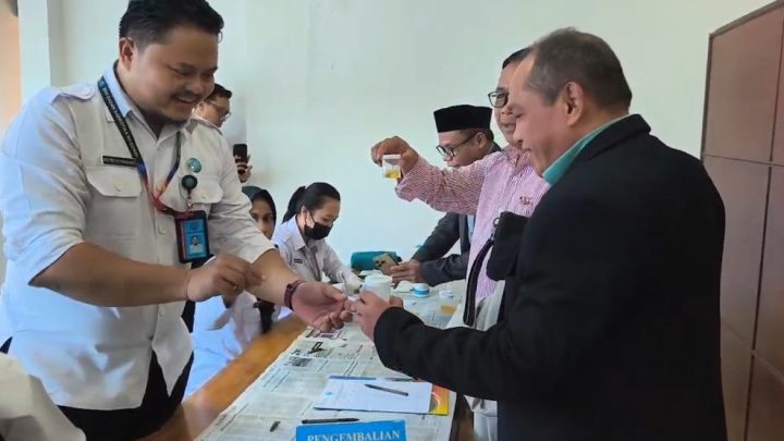Anggota sidang paripurna DPRD NTB mendadak dites urine