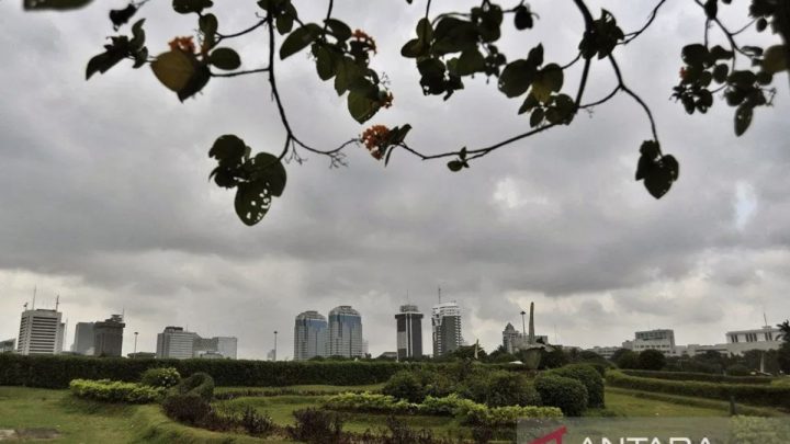 What Happened: Jakarta diprakirakan berawan tebal Sabtu ini