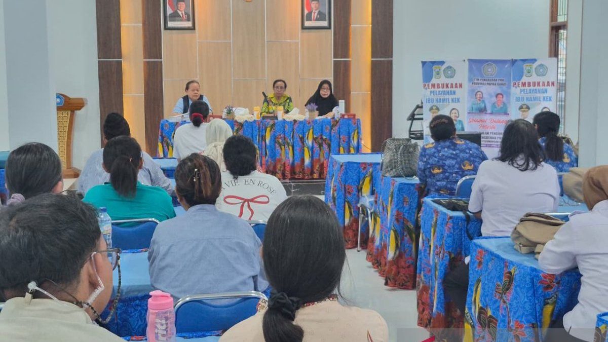 Sekretaris-Tim-PKK-Papua-Barat-Srie-Wanenda