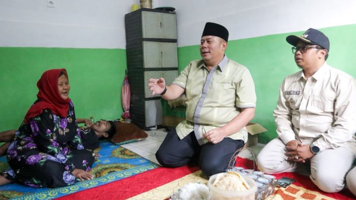 Latest Program: Wakil Ketua DPR Cucun resmikan rumah layak huni di Cisalak Bandung