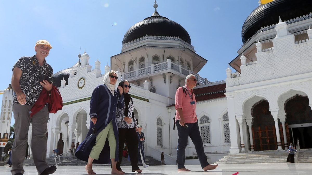 kapal-pesiar-le-jaqques-cartier-singgah-di-banda-aceh-2707850