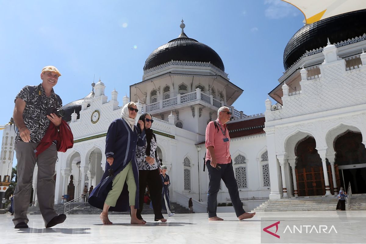 kapal-pesiar-le-jaqques-cartier-singgah-di-banda-aceh-2707850