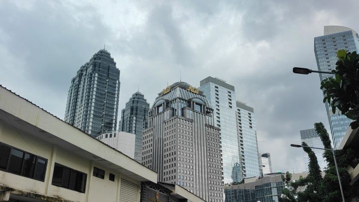 Sabtu – sebagian Jakarta berpotensi cerah berawan pada siang dan malam