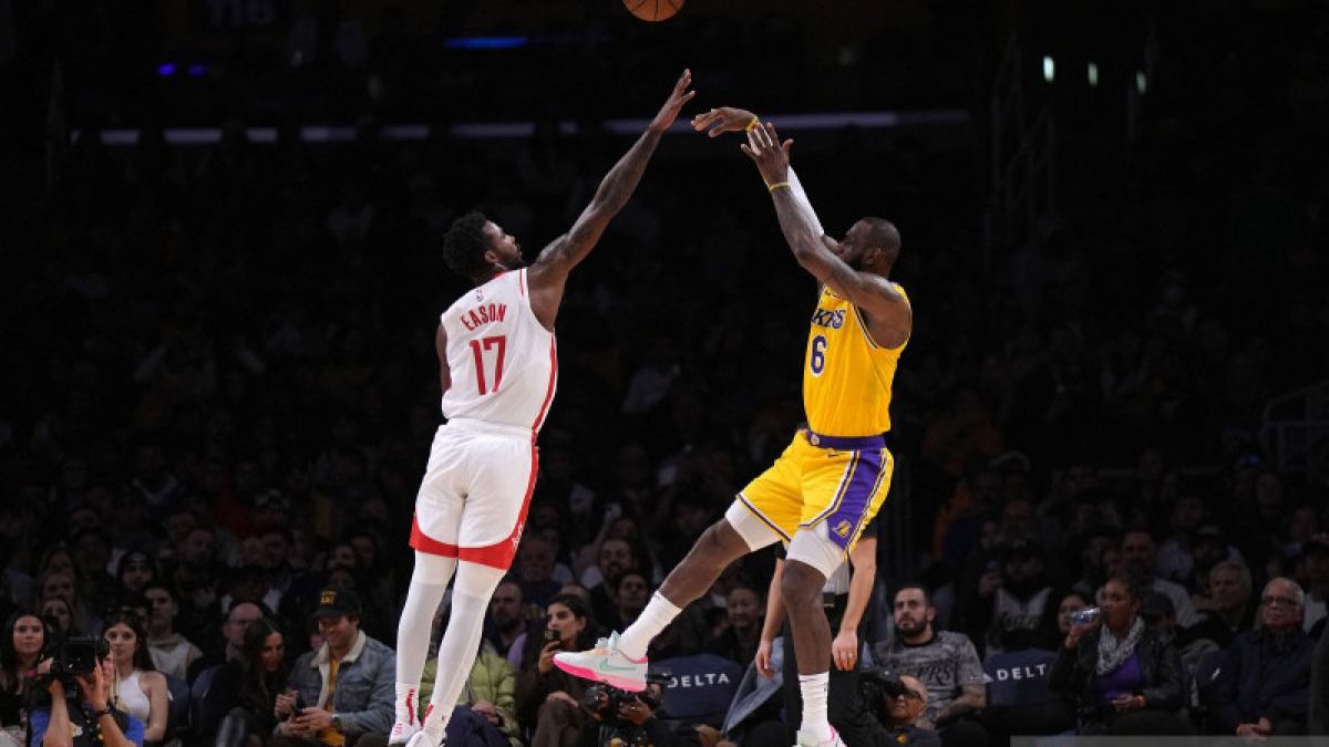 2023-01-17T065050Z_2072364717_MT1USATODAY19804323_RTRMADP_3_NBA-HOUSTON-ROCKETS-AT-LOS-ANGELES-LAKERS