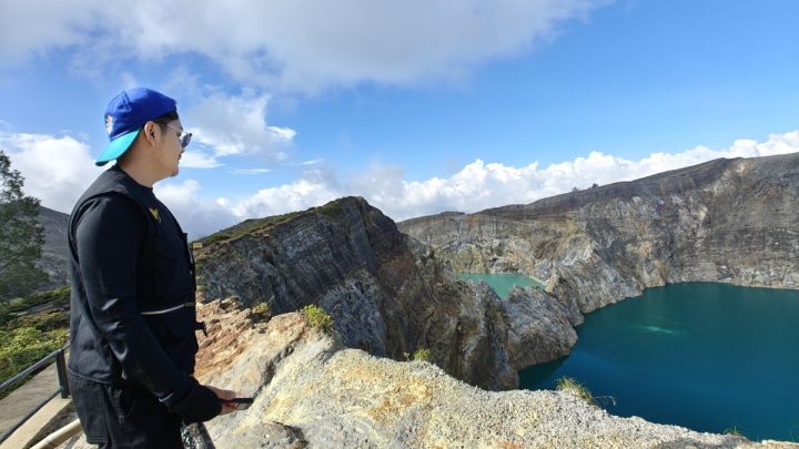 Solving Problems: Geologi: Meski suhu turun, wisatawan jauhi areal kawah Gunung Kelimutu