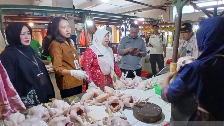 Pemkot Jaktim pastikan pangan di pasar tradisional bebas zat berbahaya