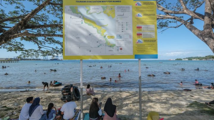 Historic Moment: Mengisi liburan sekolah, warga ramai kunjungi pantai Nambo Kendari
