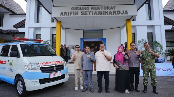 Historic Moment: Andi Gani serahkan ambulans ke Universitas Kuningan dukung aksi sosial