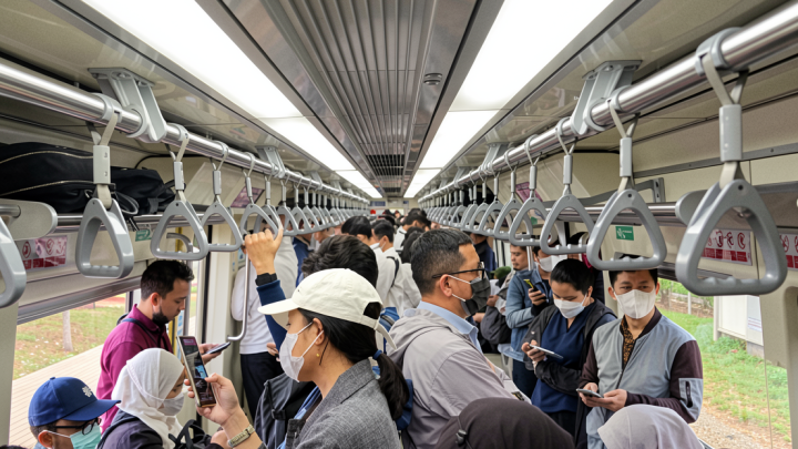 What Happened During: Agar Perjalanan Lebih Nyaman, Ini Tips Menggunakan LRT Jabodebek Saat Jam Sibuk