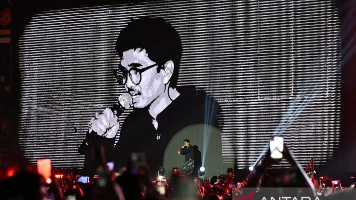 Sheila On 7 hibur penggemar lewat deretan lagu populer di Gianyar