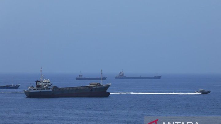 Solution For: Iran peringatkan militer asing tak intervensi Selat Hormuz