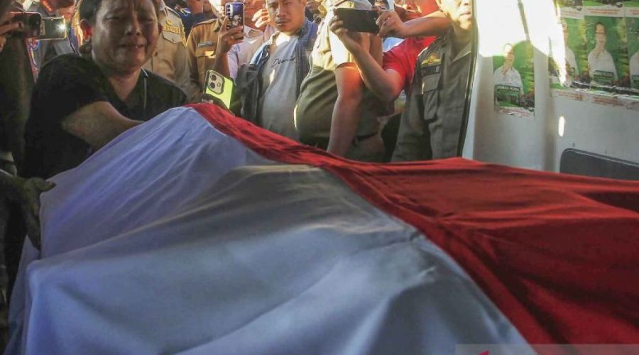 Kedatangan-jenazah-korban-penembakan-oleh-KKB-di-Kupang-110826-KH-1