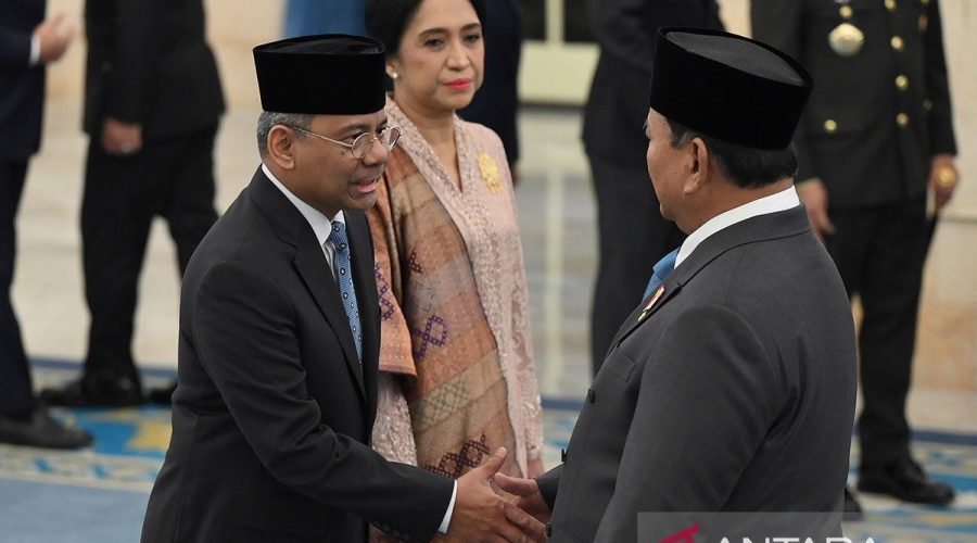 prabowo-lantik-suahasil-sebagai-menkeu-140926-app-4_2