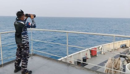 tni-al-gelar-operasi-pencarian-kapal-hilang-kontak-di-selat-sunda-2860375